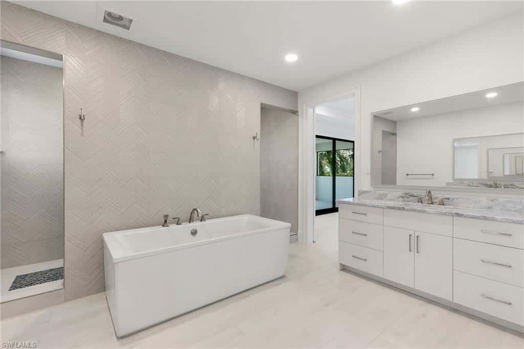 375 Periwinkle Ct, Marco Island, photo 27