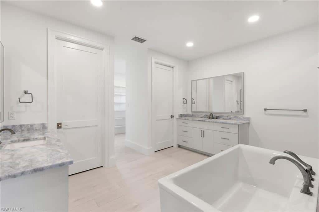 375 Periwinkle Ct, Marco Island, photo 28