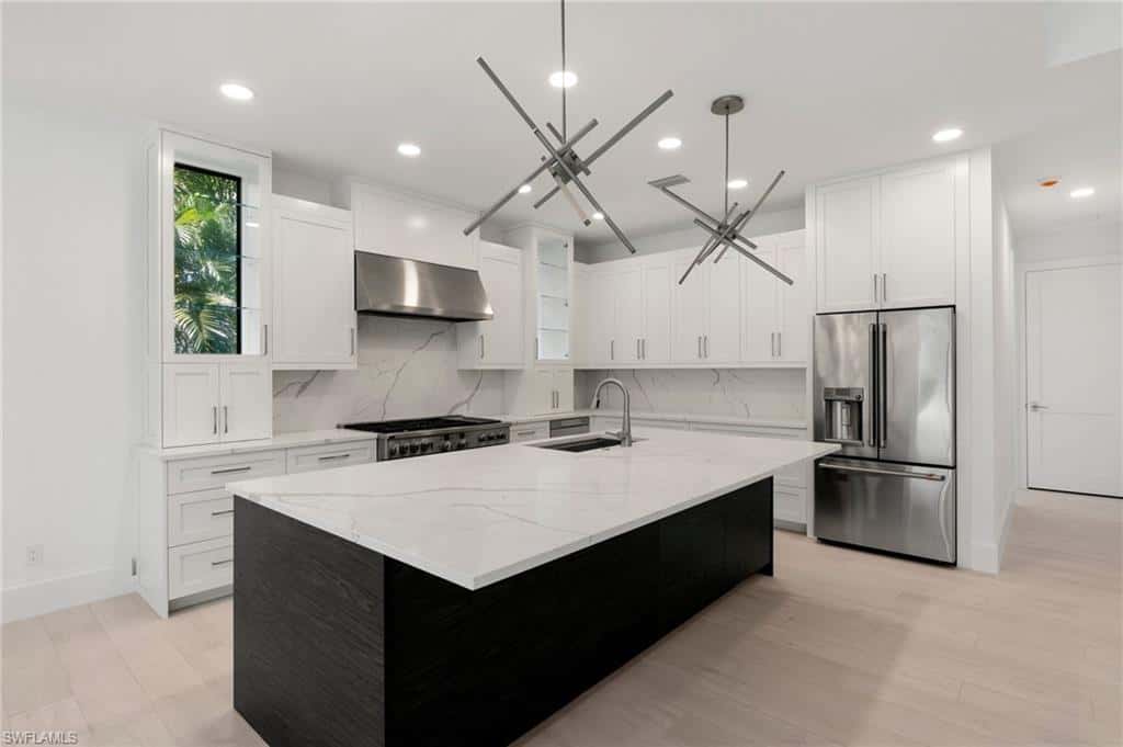 375 Periwinkle Ct, Marco Island, photo 11
