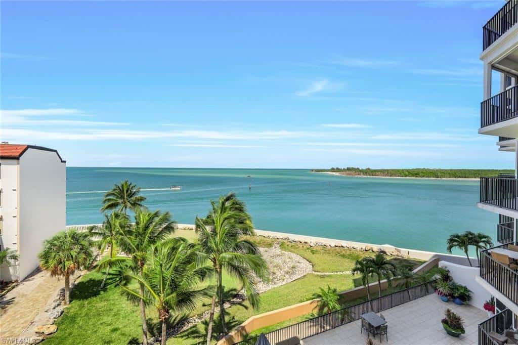 700 La Peninsula Blvd #401, Naples, photo 34