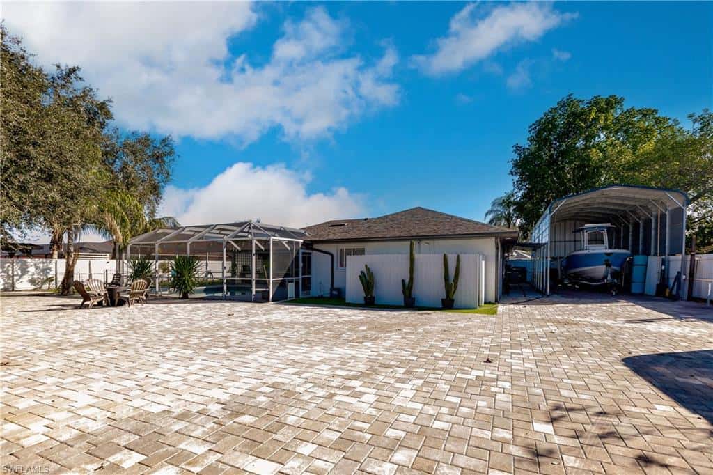 240 Laurent Ct, Lehigh Acres, photo 42