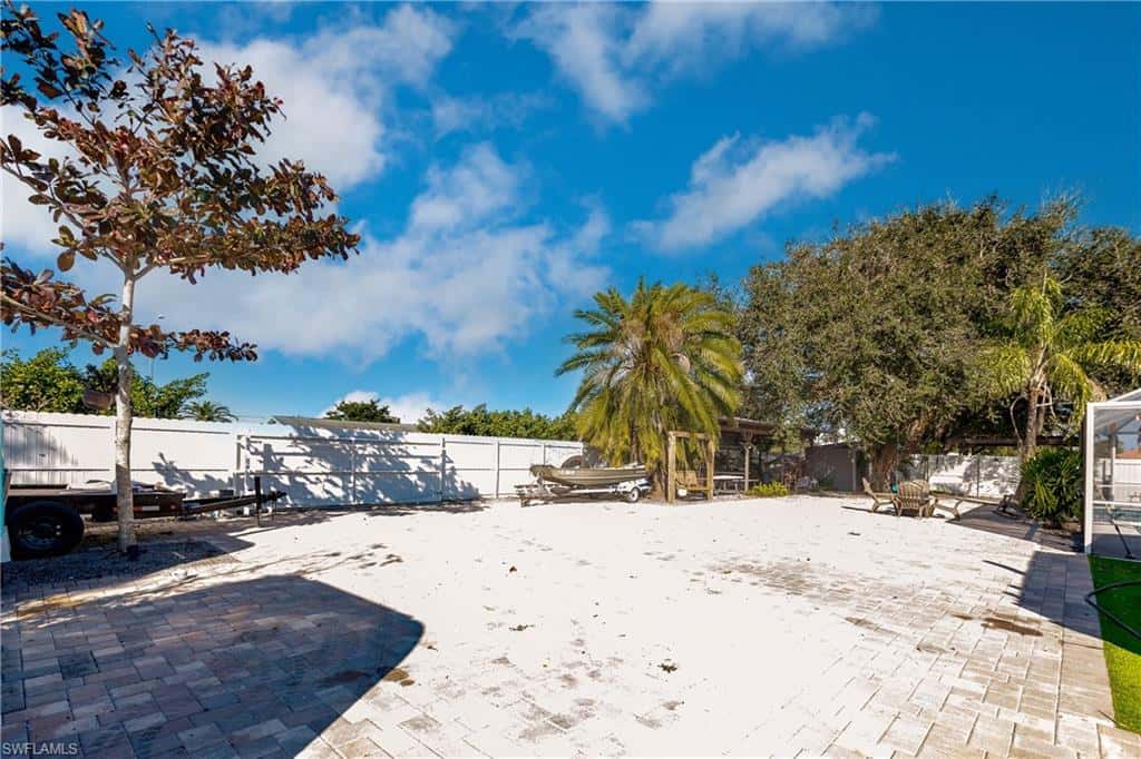 240 Laurent Ct, Lehigh Acres, photo 43