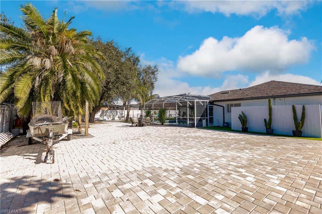 240 Laurent Ct, Lehigh Acres, photo 41