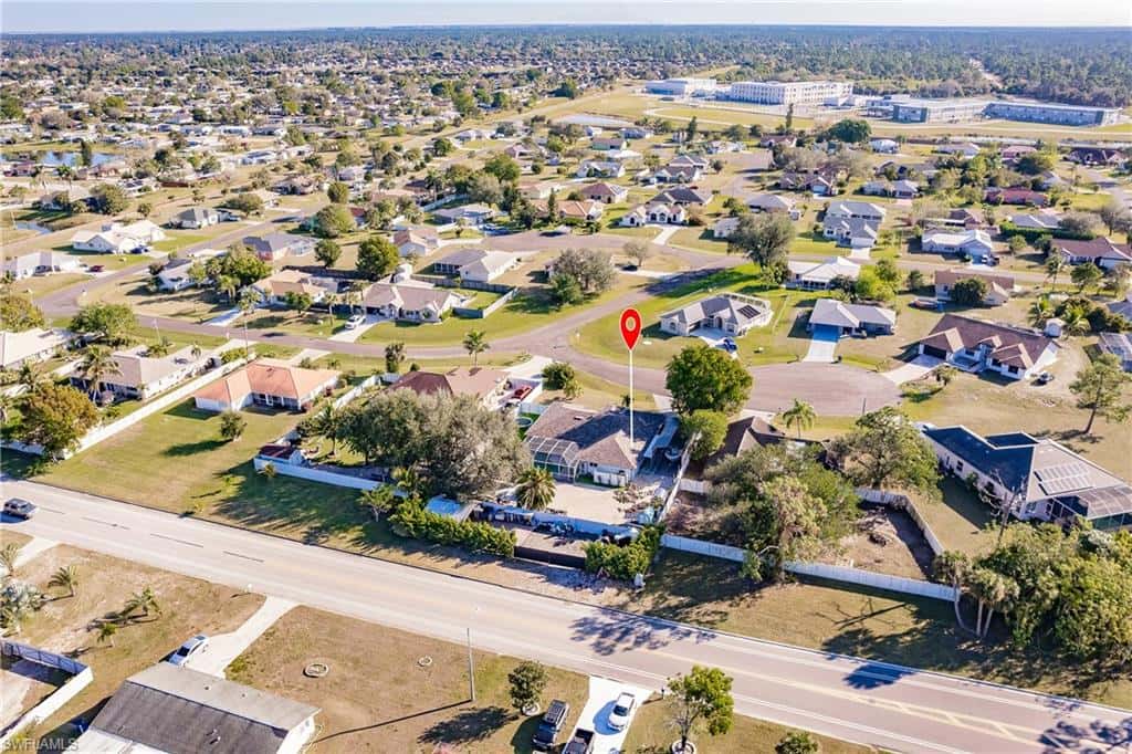 240 Laurent Ct, Lehigh Acres, photo 8