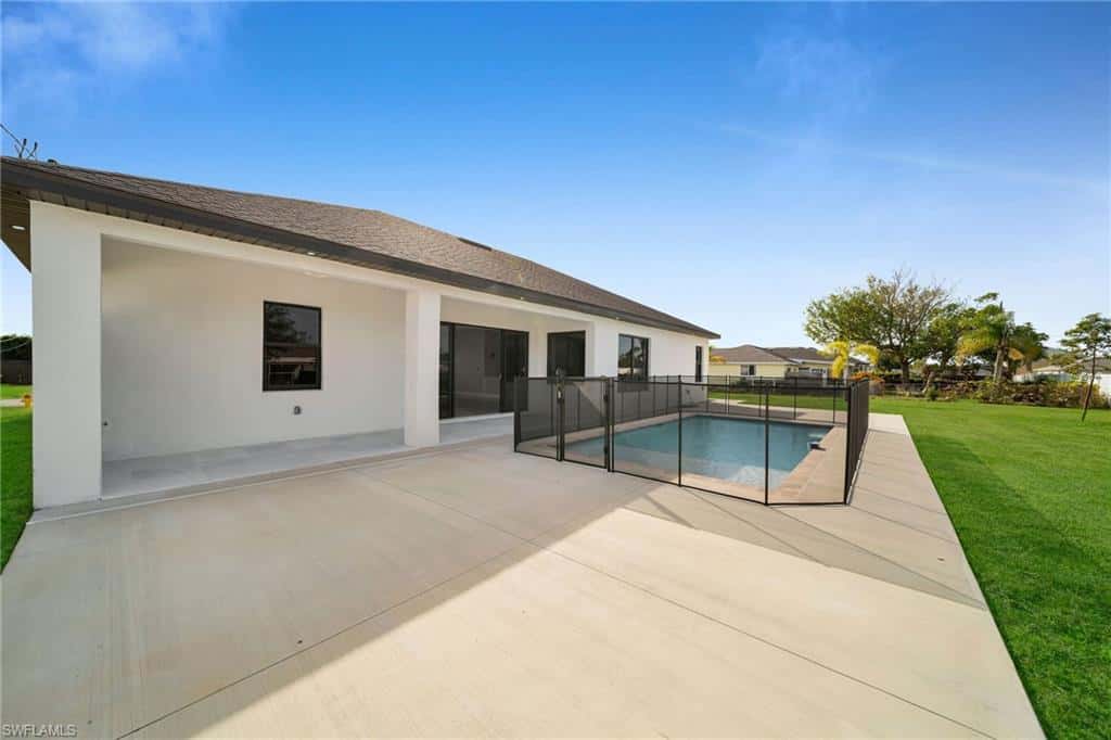 423 6th Ter, Cape Coral, photo 39