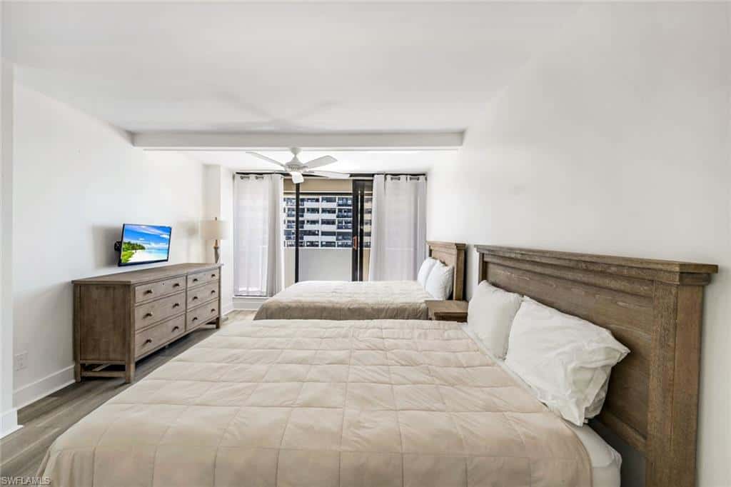 4005 Gulf Shore Blvd #404, Naples, photo 12