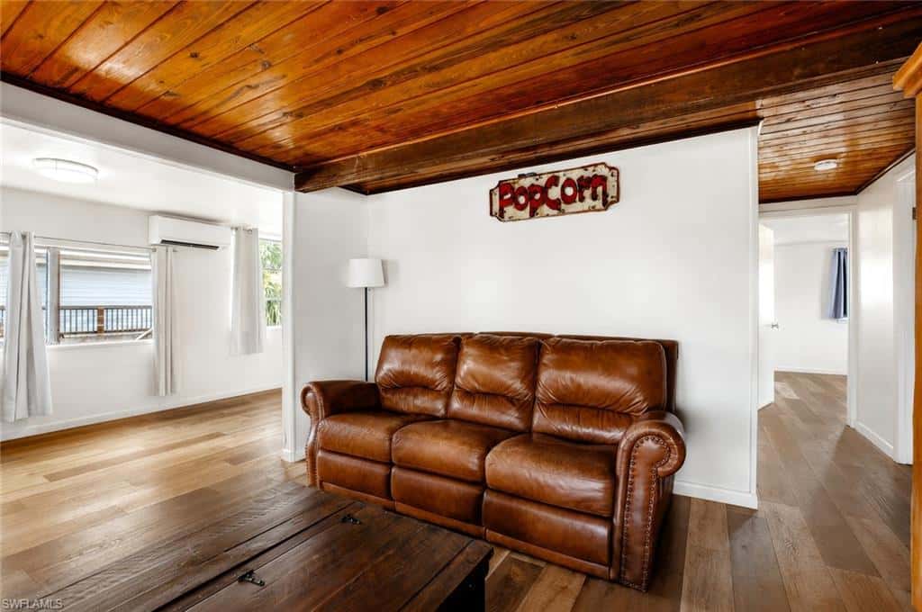 340 Crescent St, Fort Myers Beach, photo 12