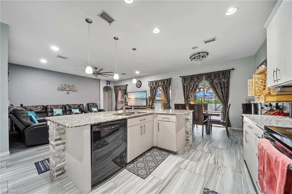 2858 Via Campania St, Fort Myers, photo 4