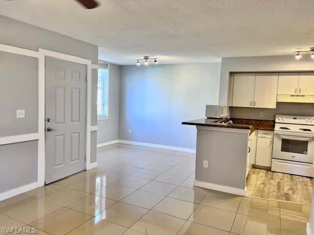 1185 Wildwood Lakes Blvd #101, Naples, photo 6
