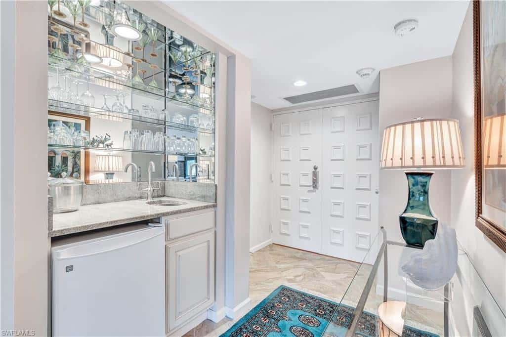 2400 Gulf Shore Blvd #203, Naples, photo 6