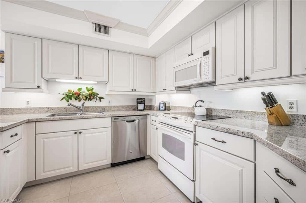 4551 Gulf Shore Blvd #605, Naples, photo 11