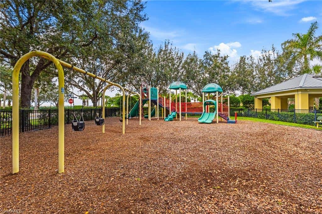 2667 Blossom Way, Naples, photo 31