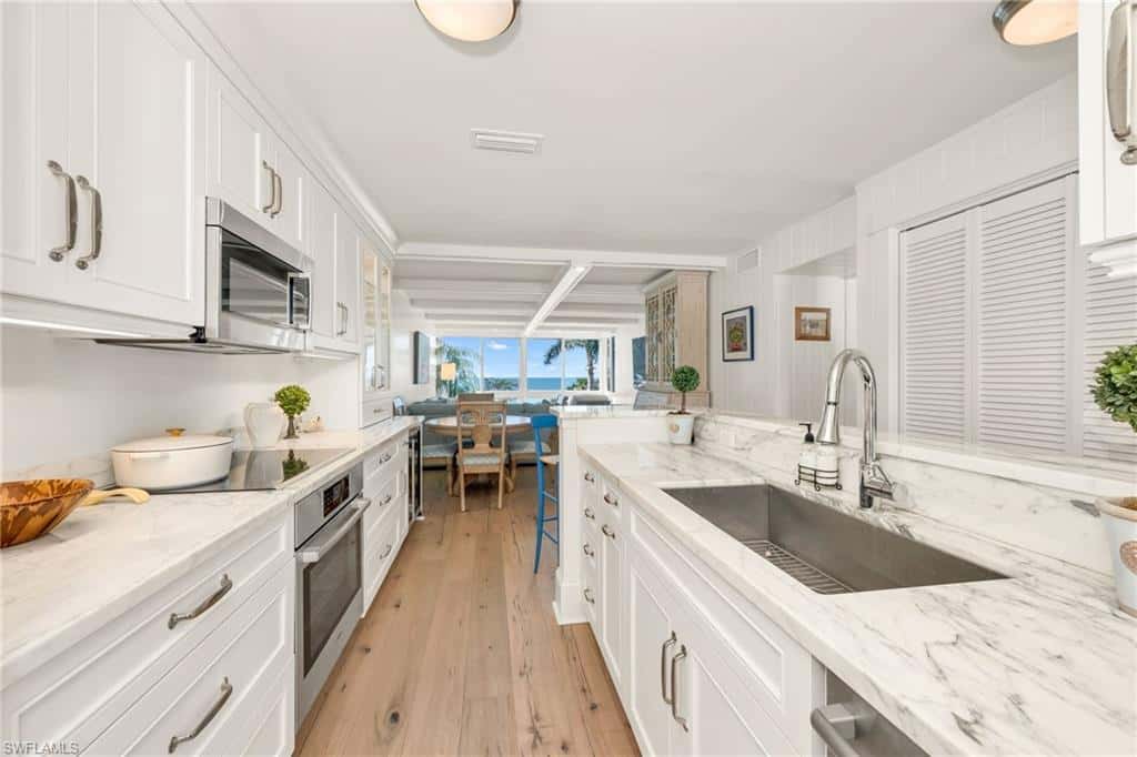 2121 Gulf Shore Blvd #206, Naples, photo 6