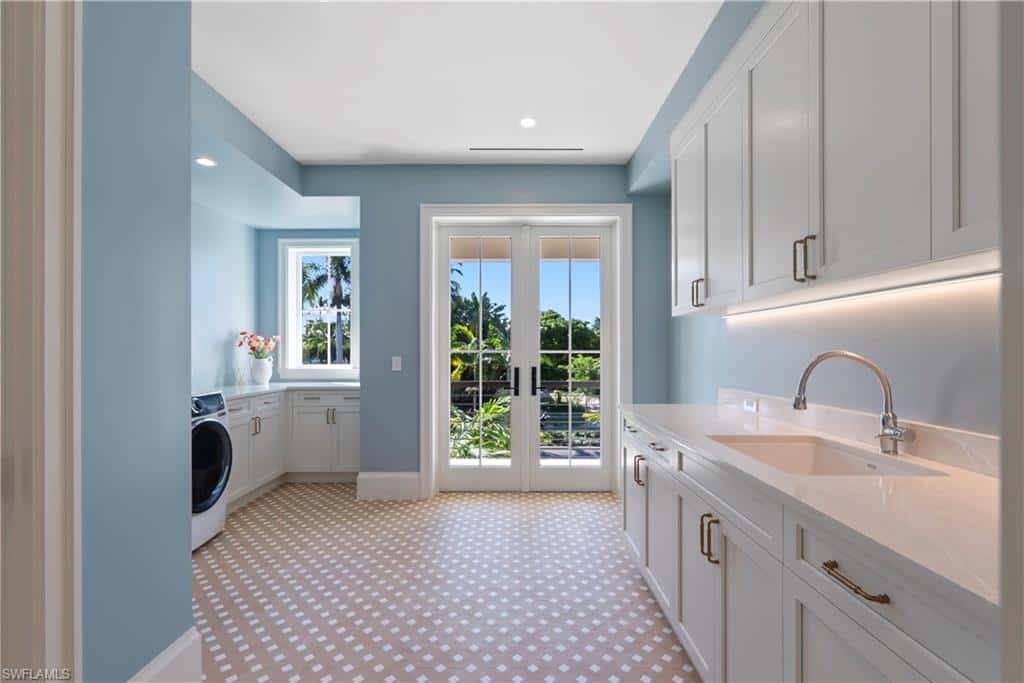 285 Central Ave, Naples, photo 22