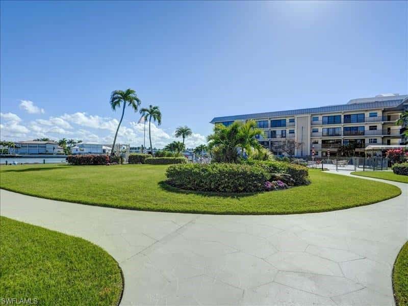 3200 Gulf Shore Blvd N #204, Naples, photo 25