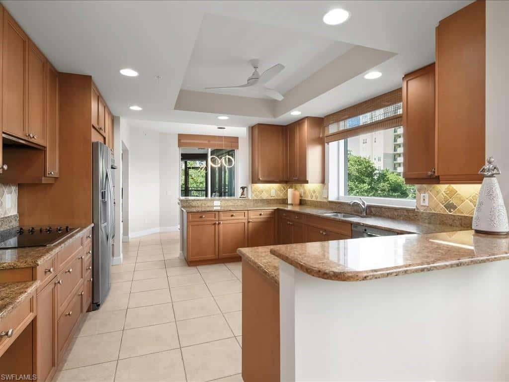 425 Cove Tower Dr #304, Naples, photo 7