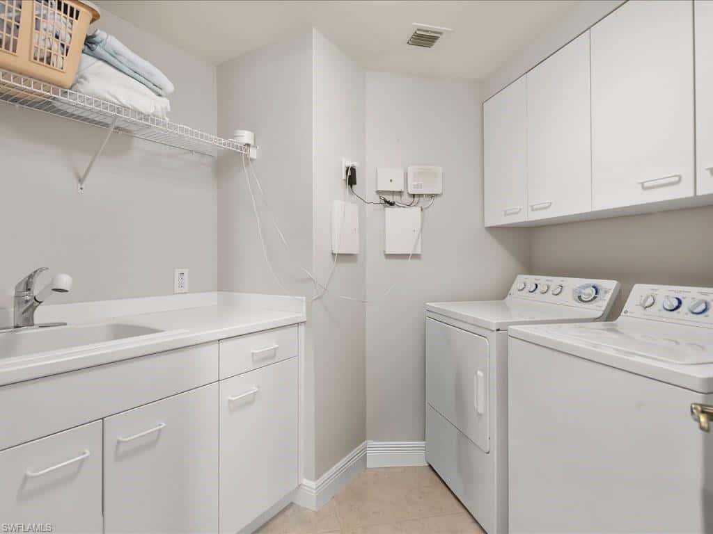 425 Cove Tower Dr #304, Naples, photo 24