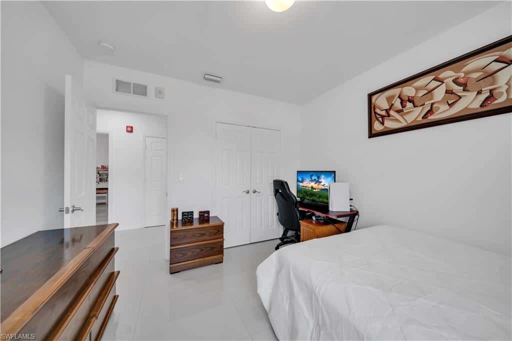 221 21st Ter, Cape Coral, photo 34