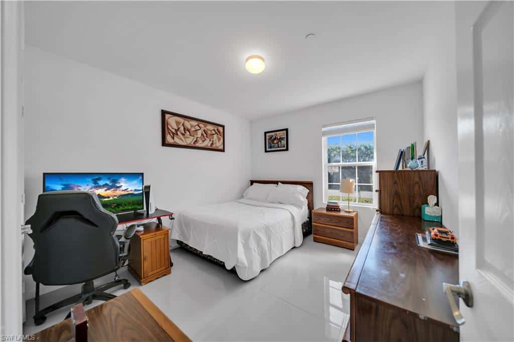221 21st Ter, Cape Coral, photo 33