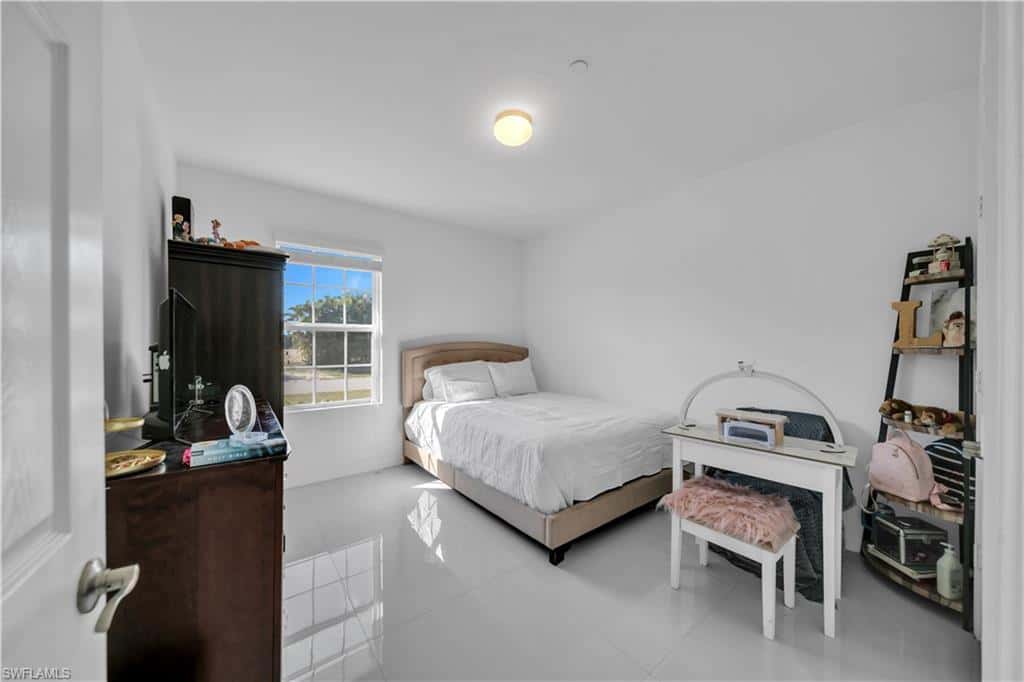 221 21st Ter, Cape Coral, photo 35