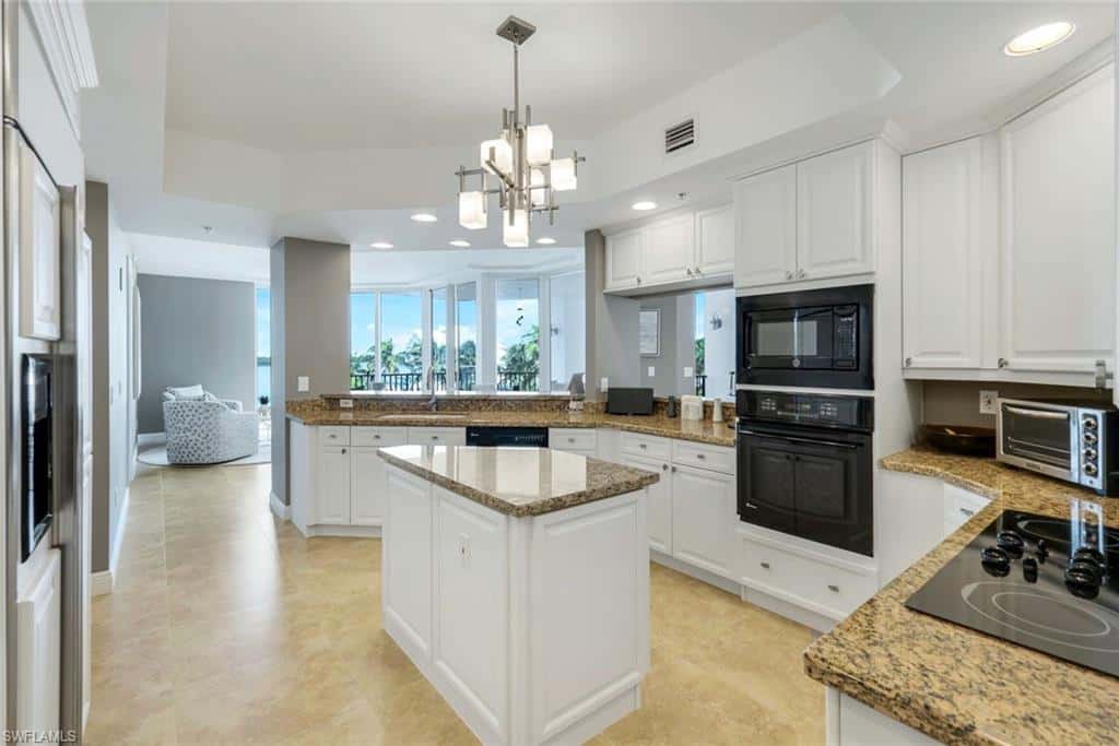 700 La Peninsula Blvd #206, Naples, photo 8