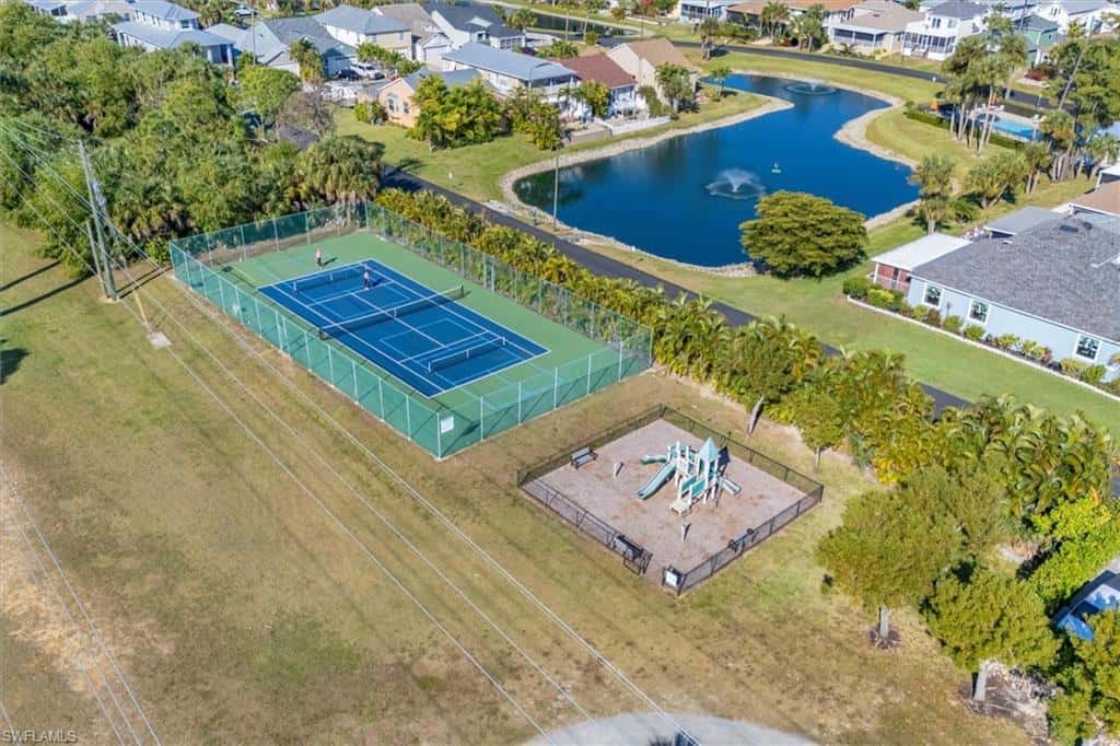 17585 Blackfriar Dr, Fort Myers, photo 31