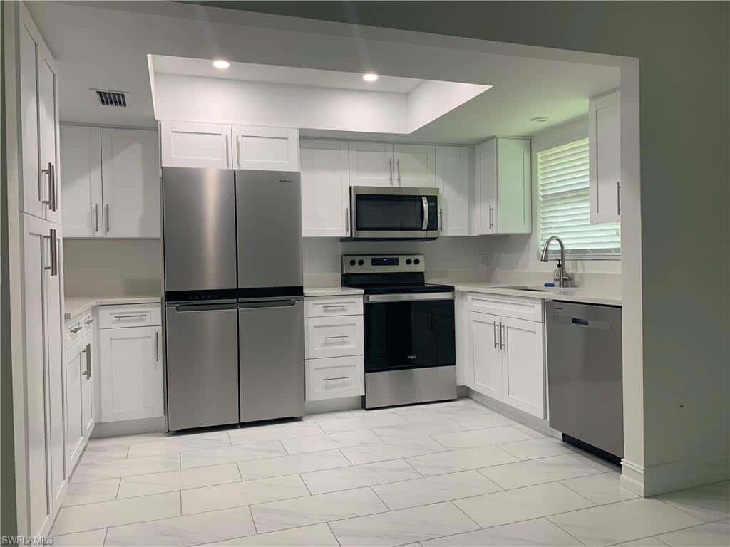 310 Carnaby Ct, Naples, photo 4