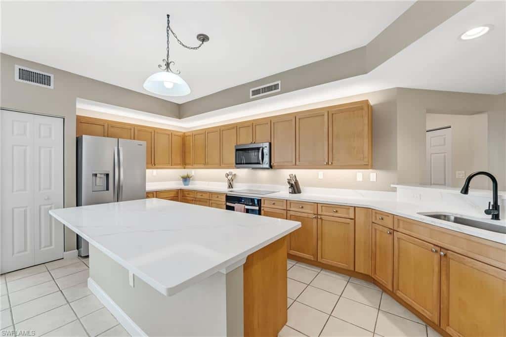 14250 Royal Harbour Ct #318, Fort Myers, photo 4