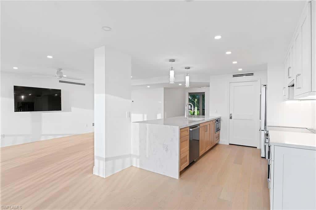 2388 Gulf Shore Blvd #204, Naples, photo 12