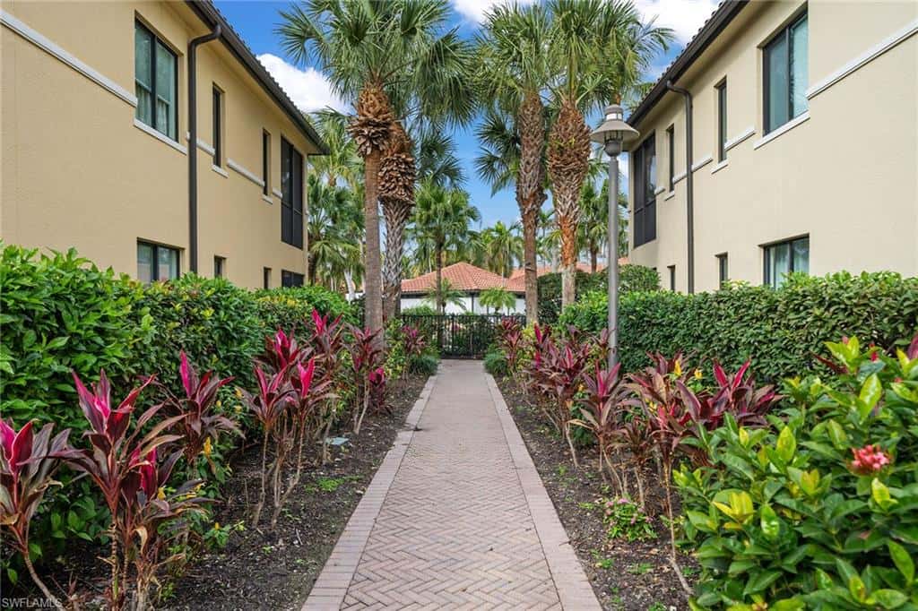 1015 Sandpiper St #d105, Naples, photo 32