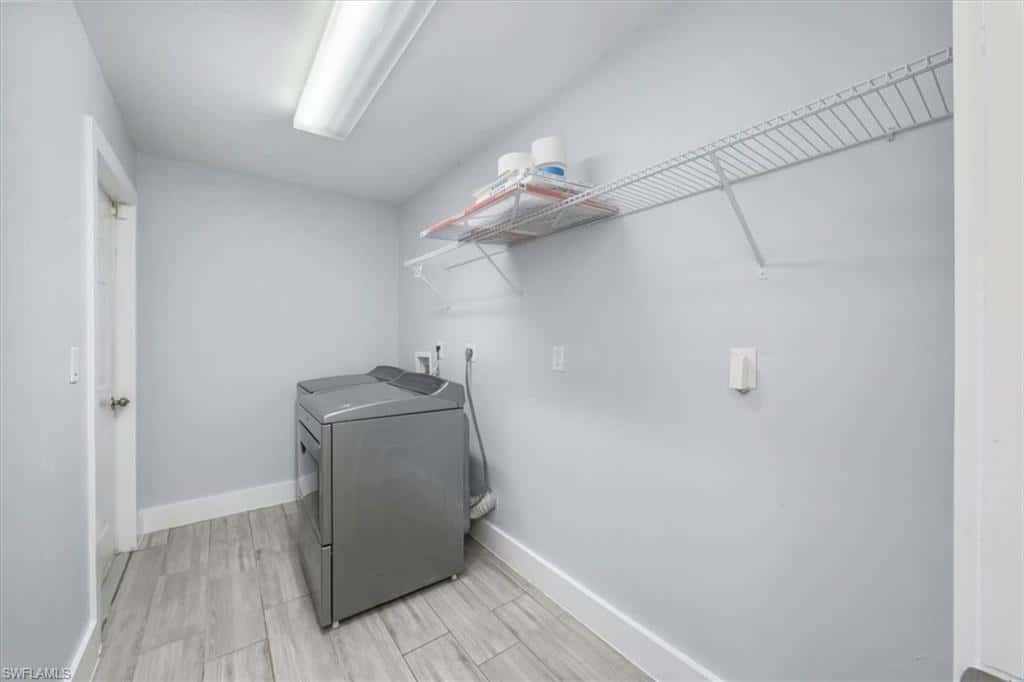 6161 Waxmyrtle Way, Naples, photo 25