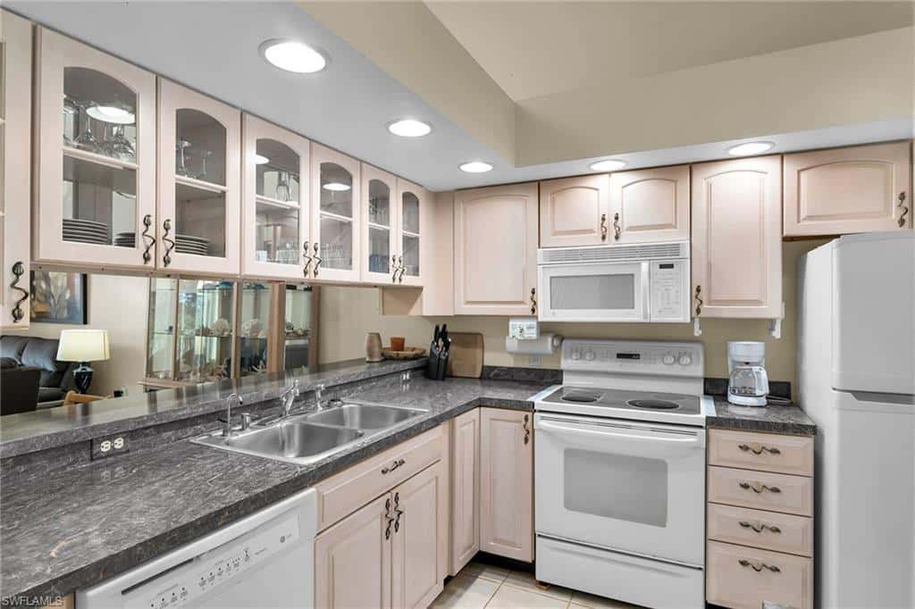 290 Newport Dr #107, Naples, photo 8