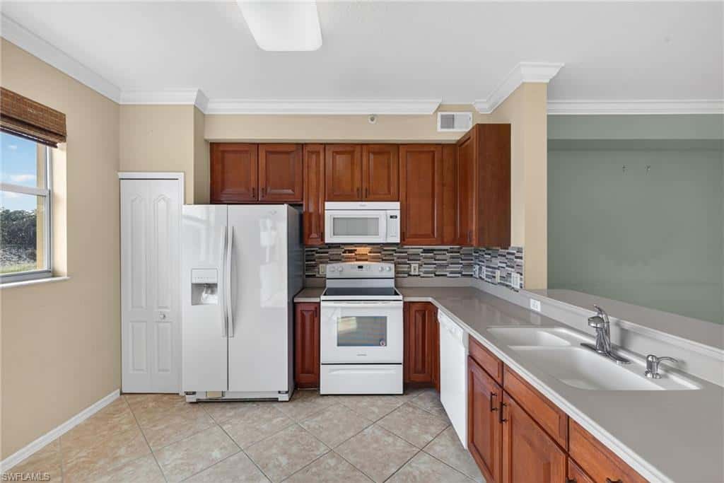 6816 Sterling Greens Pl #303, Naples, photo 4
