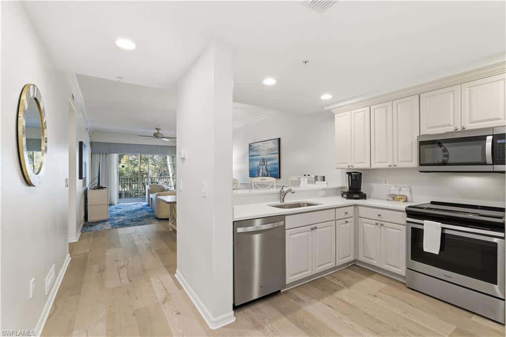 221 9th St #217, Naples, photo 7