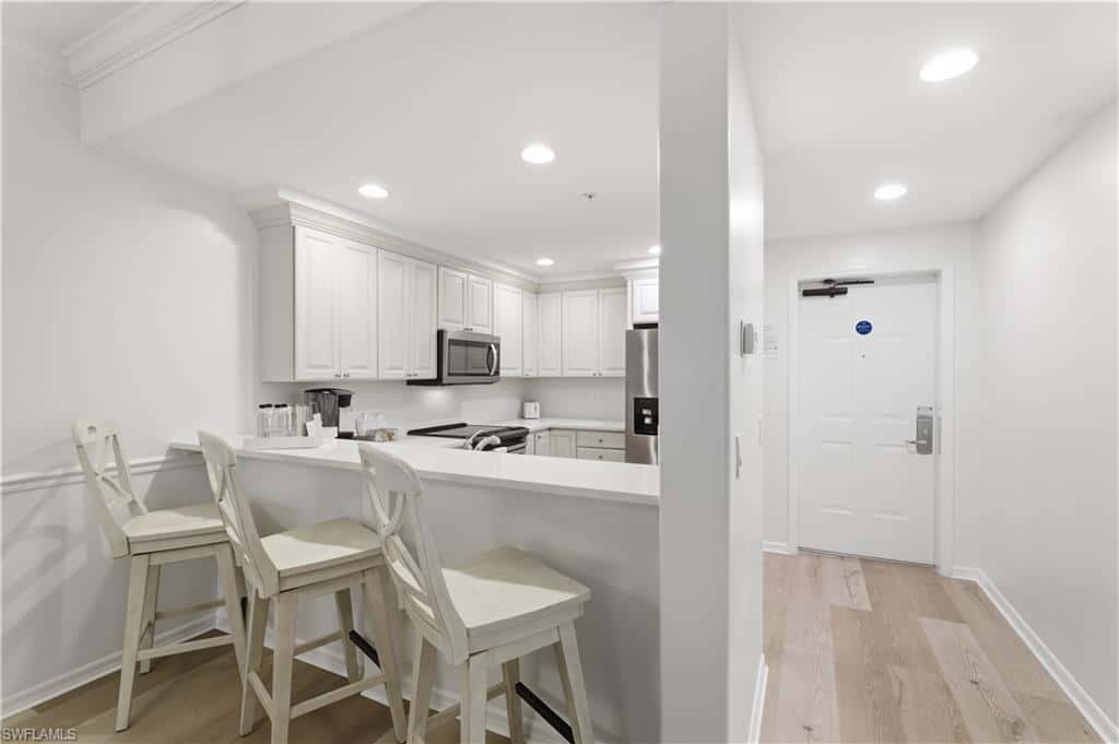 221 9th St #217, Naples, photo 5