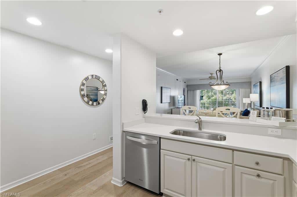 221 9th St #217, Naples, photo 9