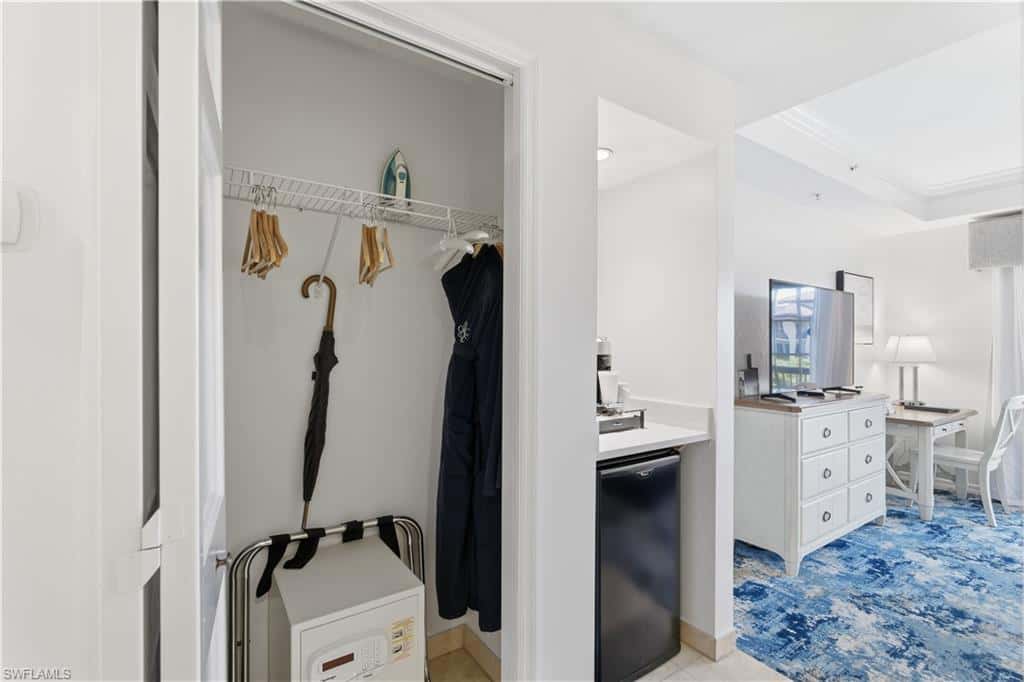 221 9th St #403, Naples, photo 18