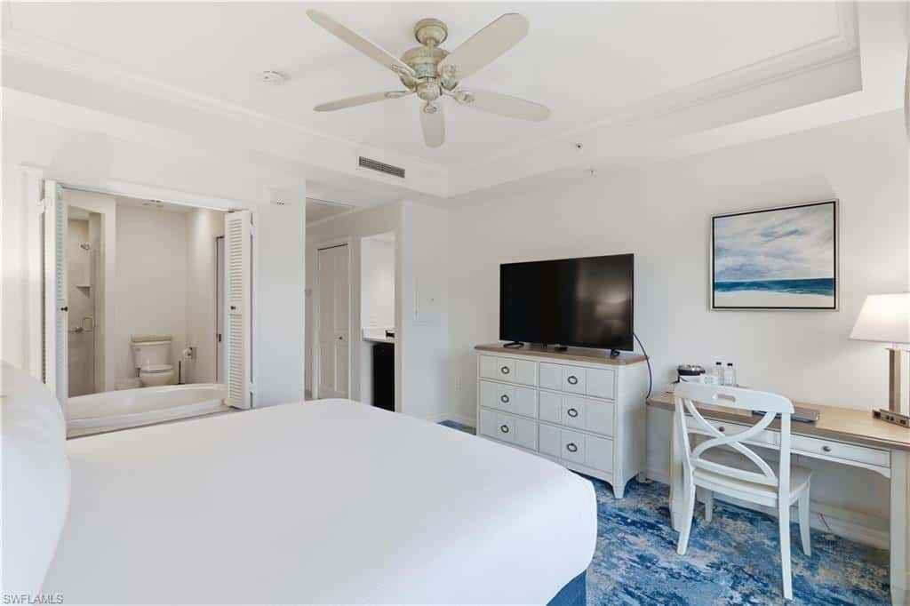 221 9th St #403, Naples, photo 4