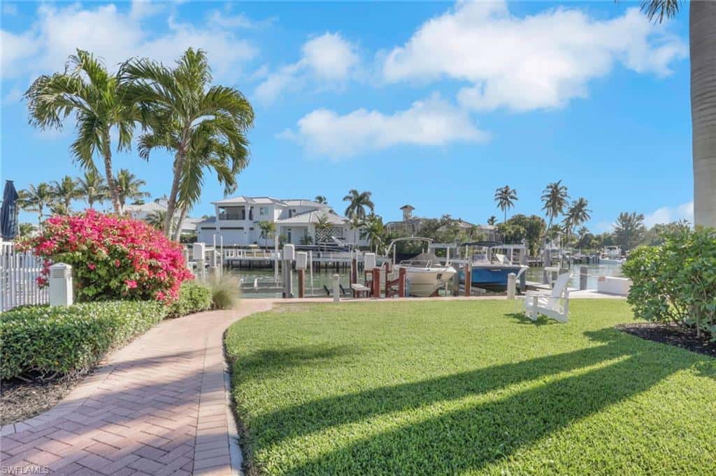 2100 Gulf Shore Blvd #113, Naples, photo 27