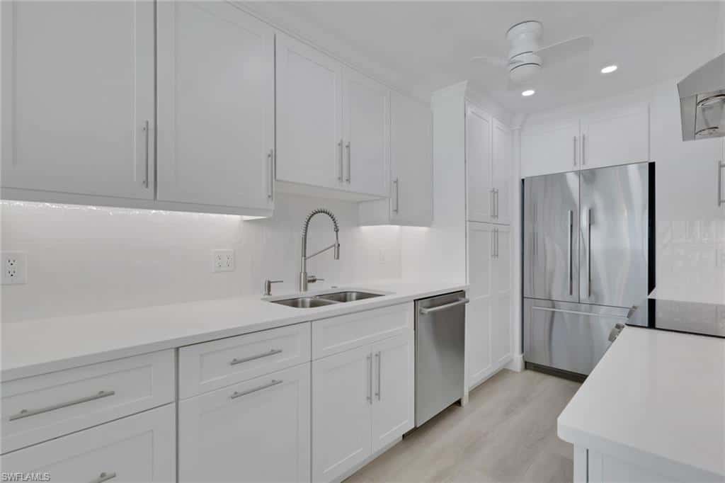 2100 Gulf Shore Blvd #113, Naples, photo 13