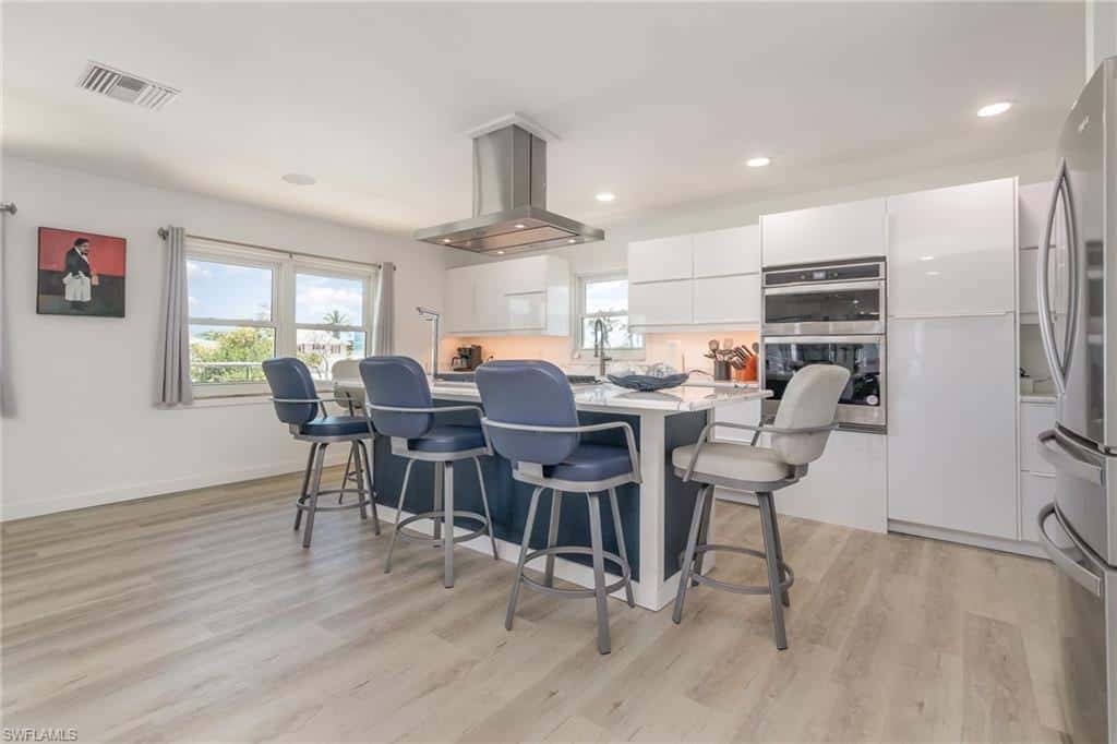 240 Driftwood Ln, Fort Myers Beach, photo 6