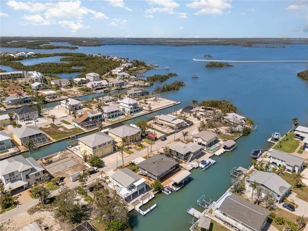 240 Driftwood Ln, Fort Myers Beach, photo 32