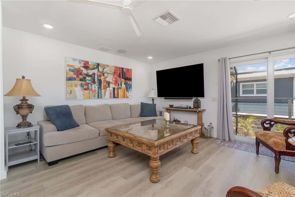 240 Driftwood Ln, Fort Myers Beach, photo 9