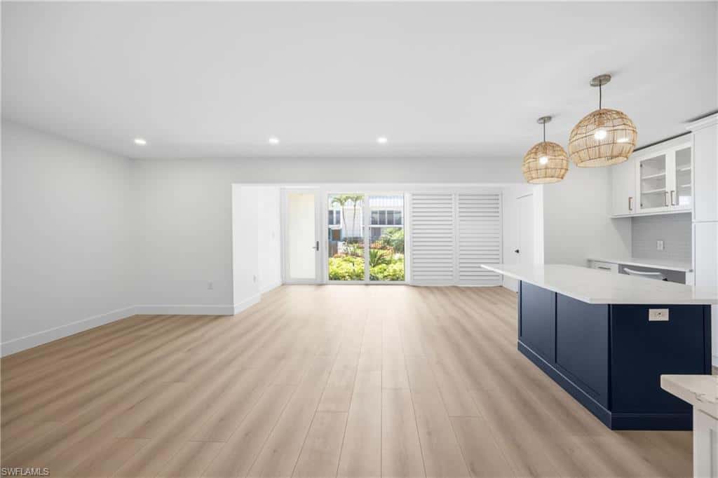 333 Harbour Dr #109, Naples, photo 5