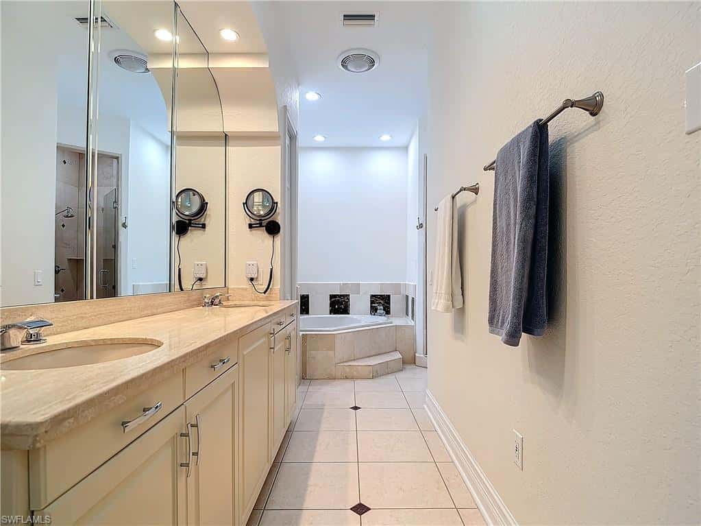 4411 Pine Ridge Rd, Naples, photo 36