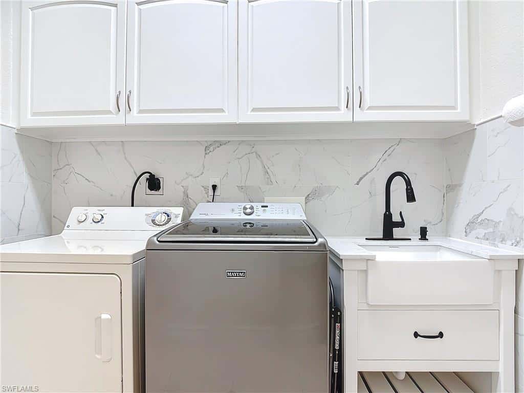 4411 Pine Ridge Rd, Naples, photo 32