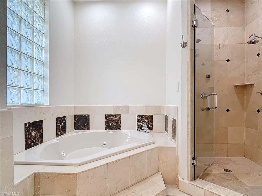 4411 Pine Ridge Rd, Naples, photo 37