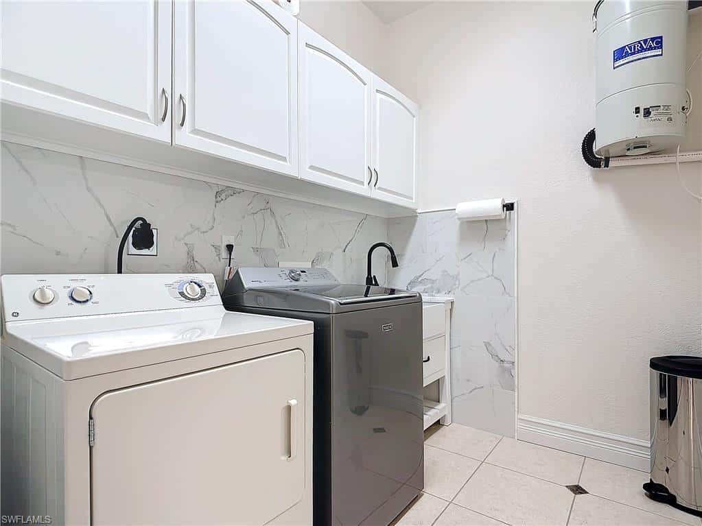 4411 Pine Ridge Rd, Naples, photo 31
