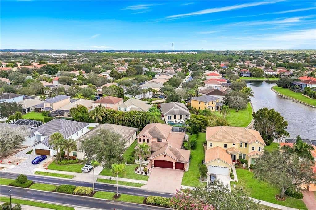 8493 Laurel Lakes Blvd, Naples, photo 31