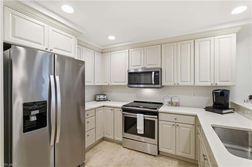 221 9th St #207, Naples, photo 17